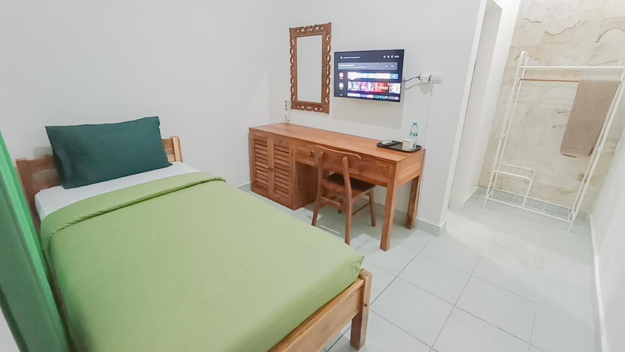 Hotel Kos Bulan Bali Kuta Lombok Exterior foto